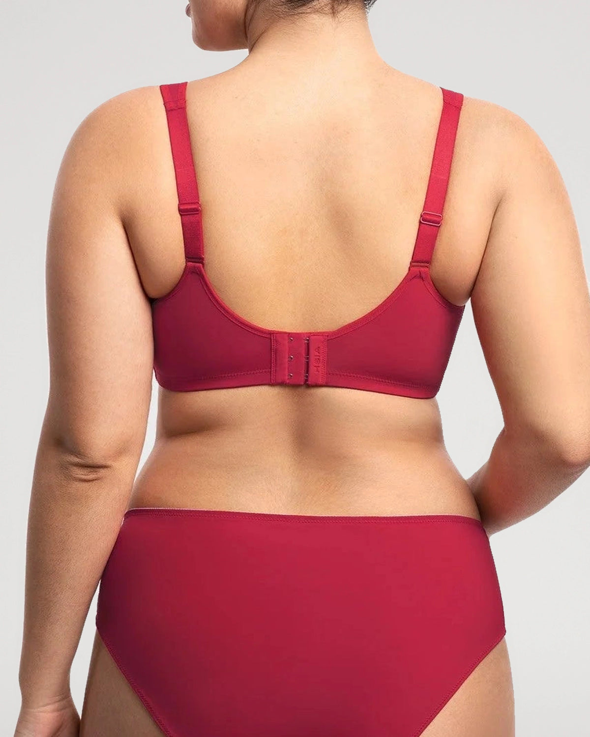 Side profile showing the minimizer bra shape | LilyCurve