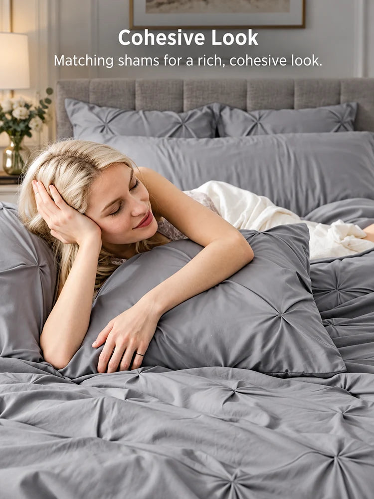 3-Piece Pinch Pleat Bedding Set – Cloud-Like Softness, Breathable Comfort & a Cozy, Inviting Bedroom