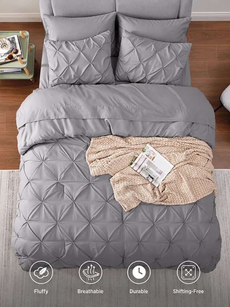3-Piece Pinch Pleat Bedding Set – Cloud-Like Softness, Breathable Comfort & a Cozy, Inviting Bedroom