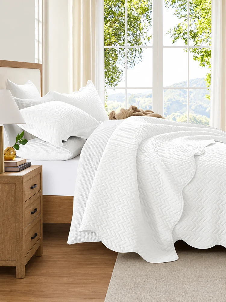 Lightweight Quilted Coverlet Bedspread Set