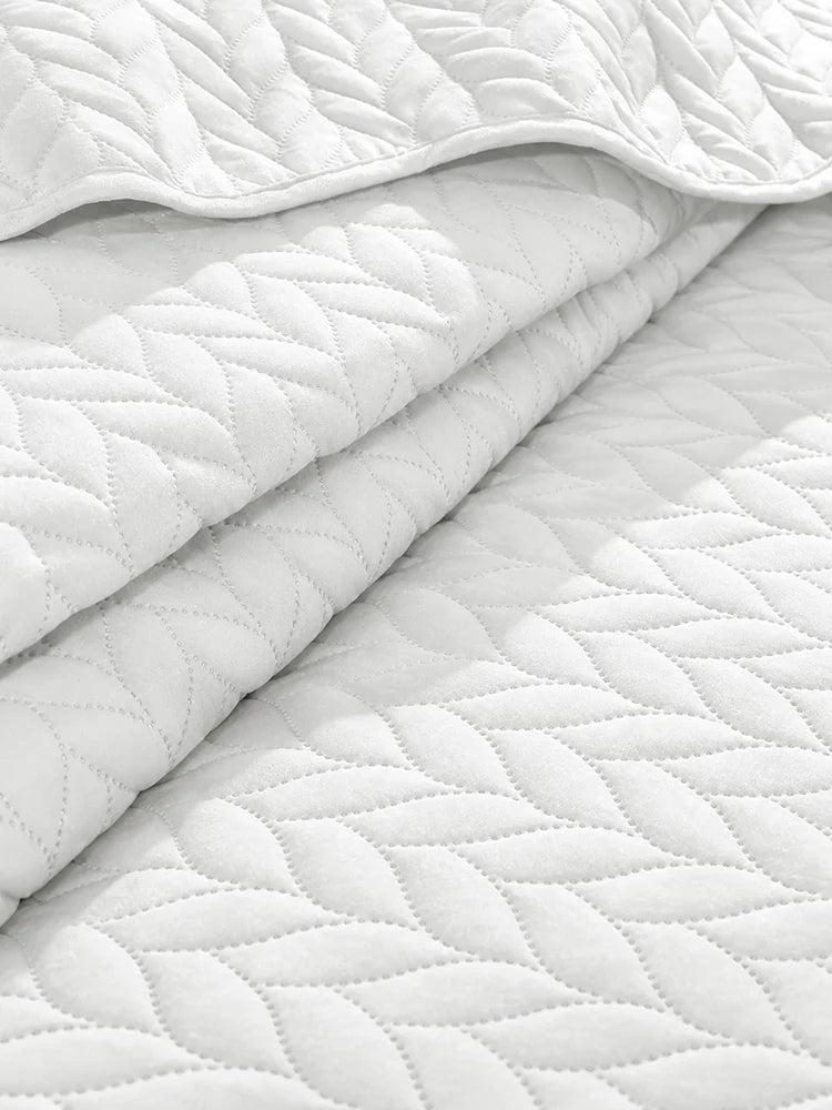 Lightweight Quilted Coverlet Bedspread Set