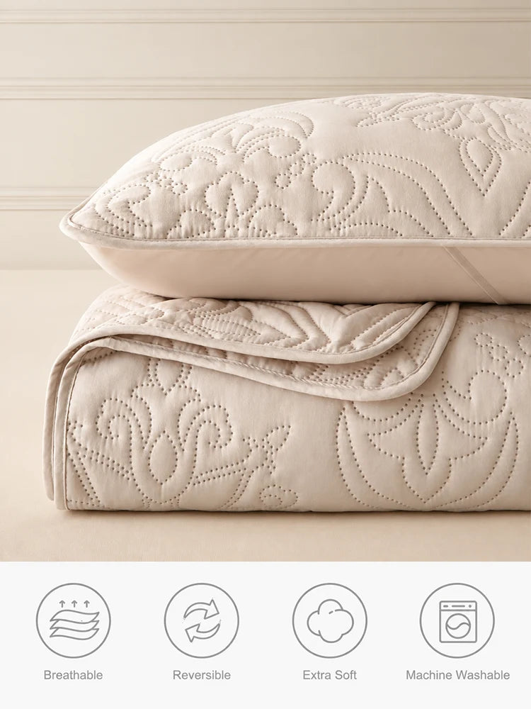 Vintage Damask Ultrasonic Quilted Bedding Set