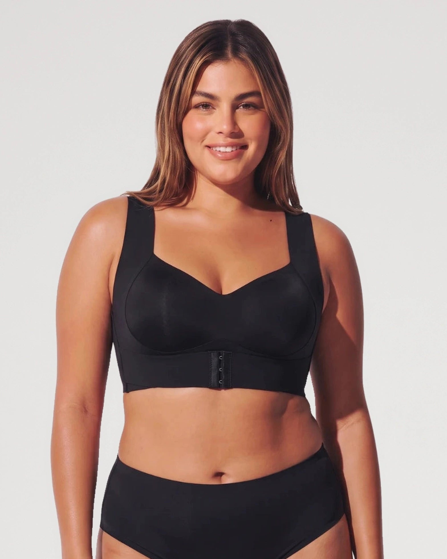 Close-up detail of the Seamless Front Closure Wireless Posture Bra design | LilyCurve