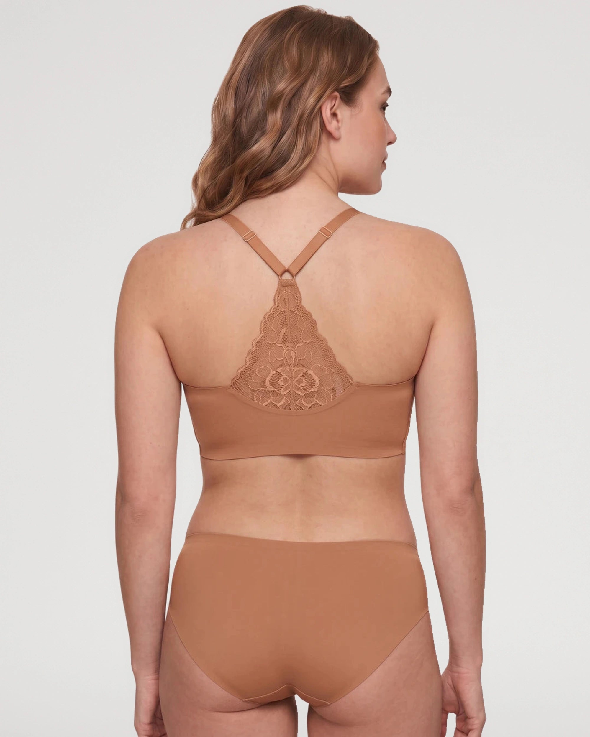 Back view with smooth everyday support | LilyCurve