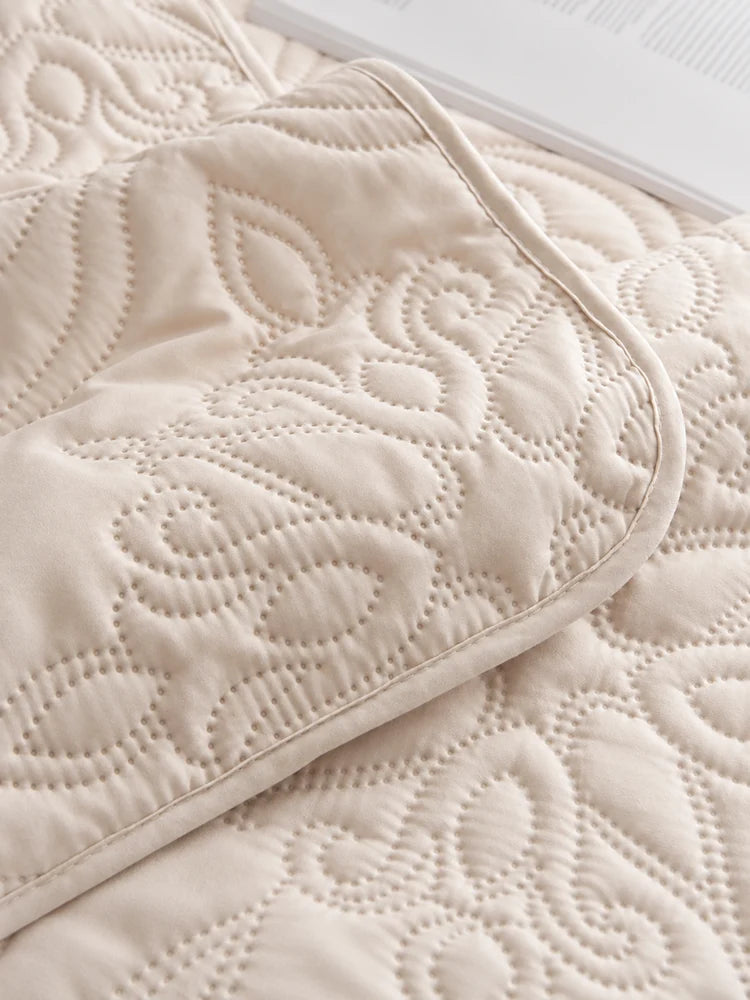 Vintage Damask Ultrasonic Quilted Bedding Set