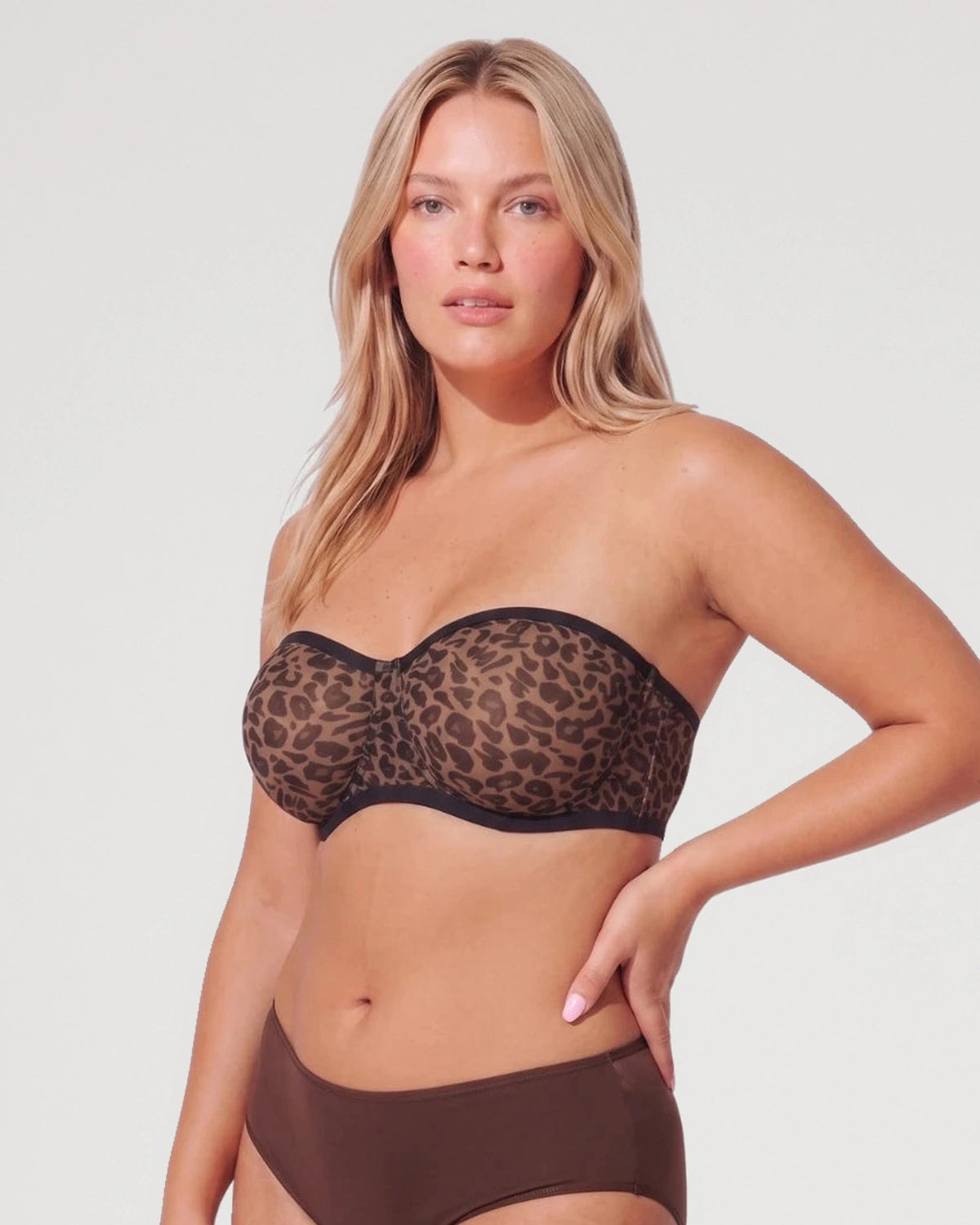 Close-up detail of the Sheer Mesh Unlined Underwire Strapless Balconette Bra design | LilyCurve