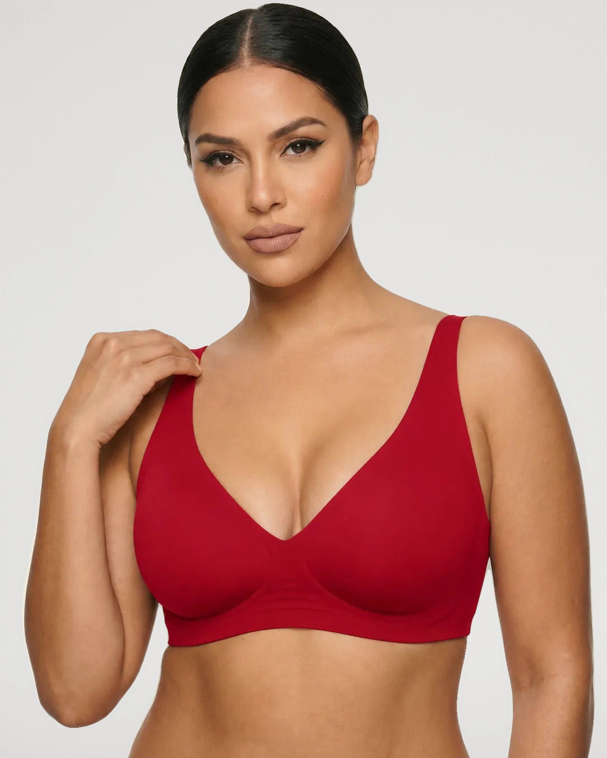 Studio fit image for the Seamless Wireless Plunge Push Up Jelly Bra | LilyCurve