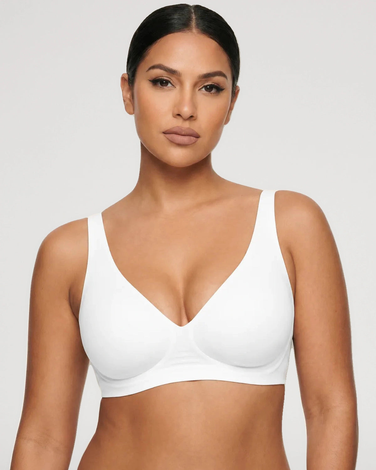 Fabric and finish detail on the Seamless Wireless Plunge Push Up Jelly Bra | LilyCurve