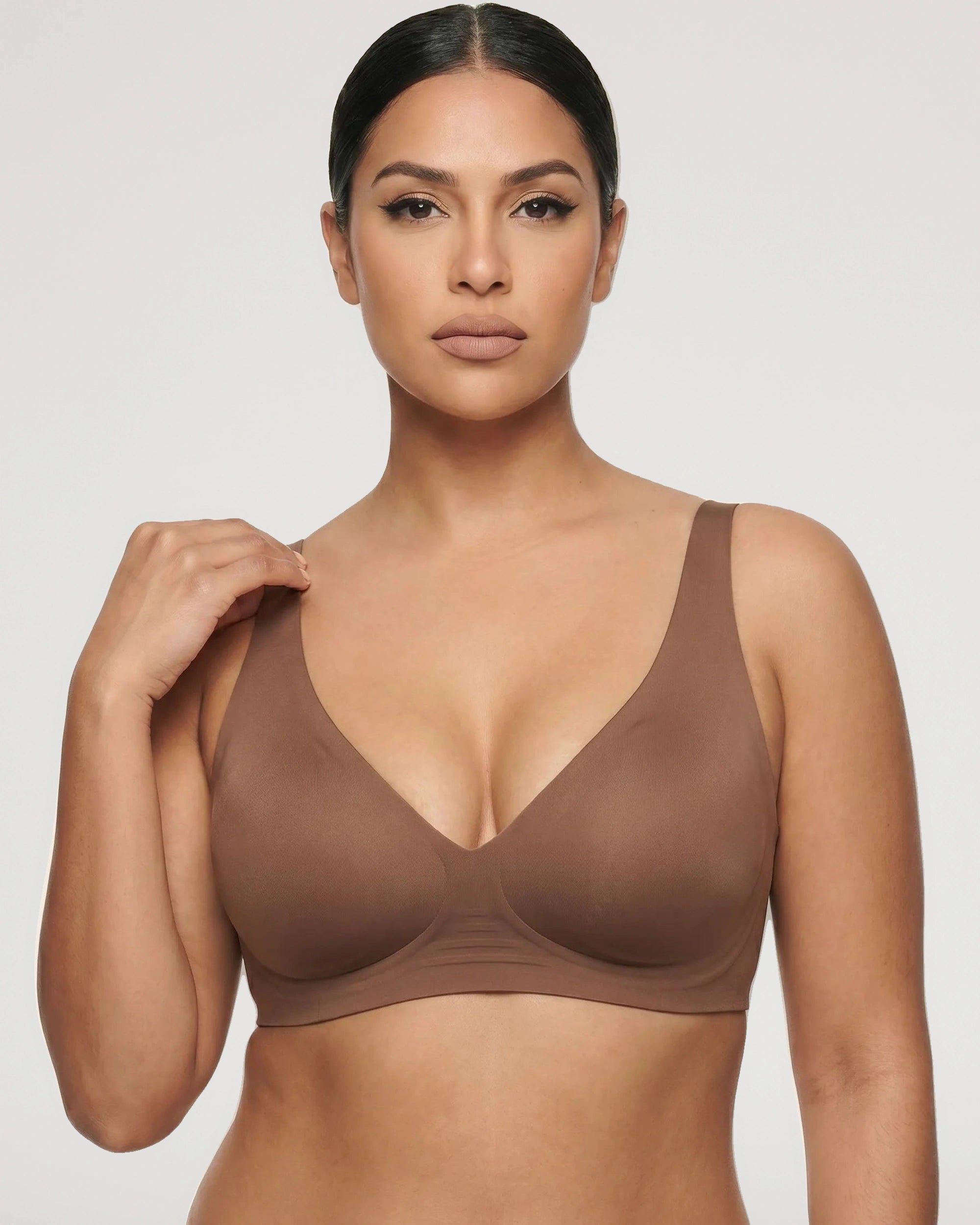 Model-style fit view of the Seamless Wireless Plunge Push Up Jelly Bra | LilyCurve