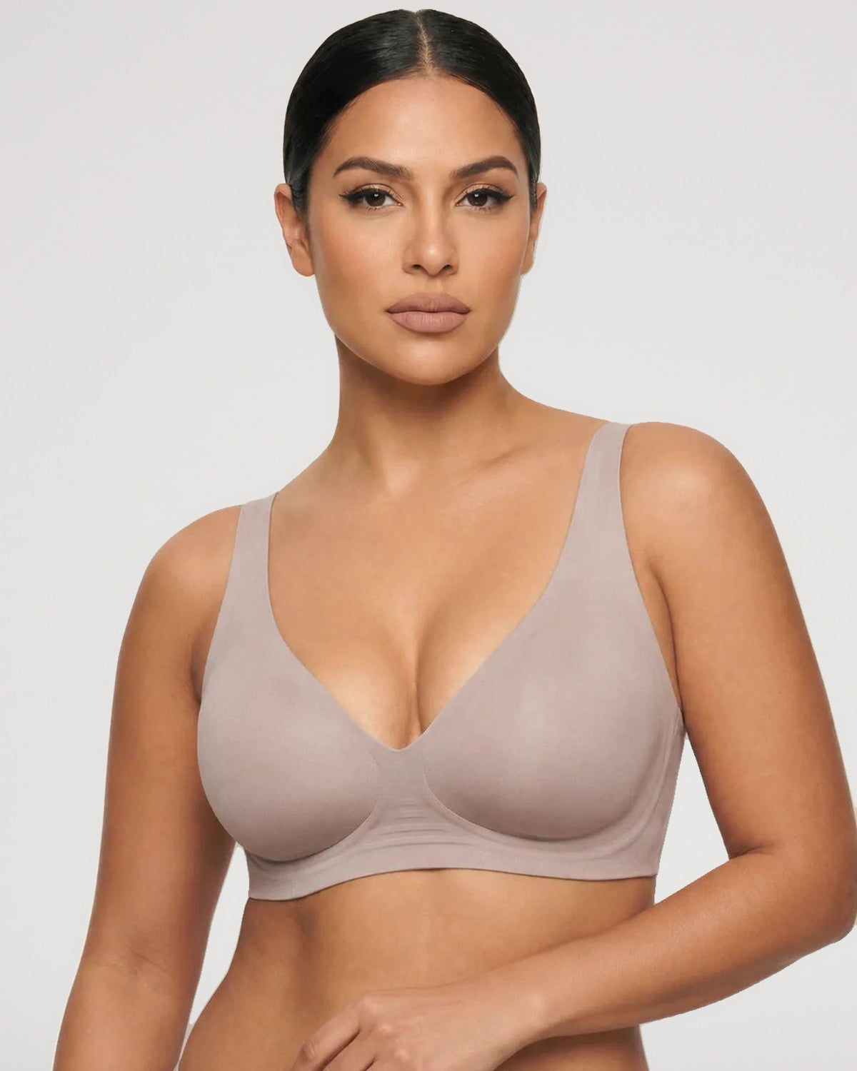 Studio fit image for the Seamless Wireless Plunge Push Up Jelly Bra | LilyCurve