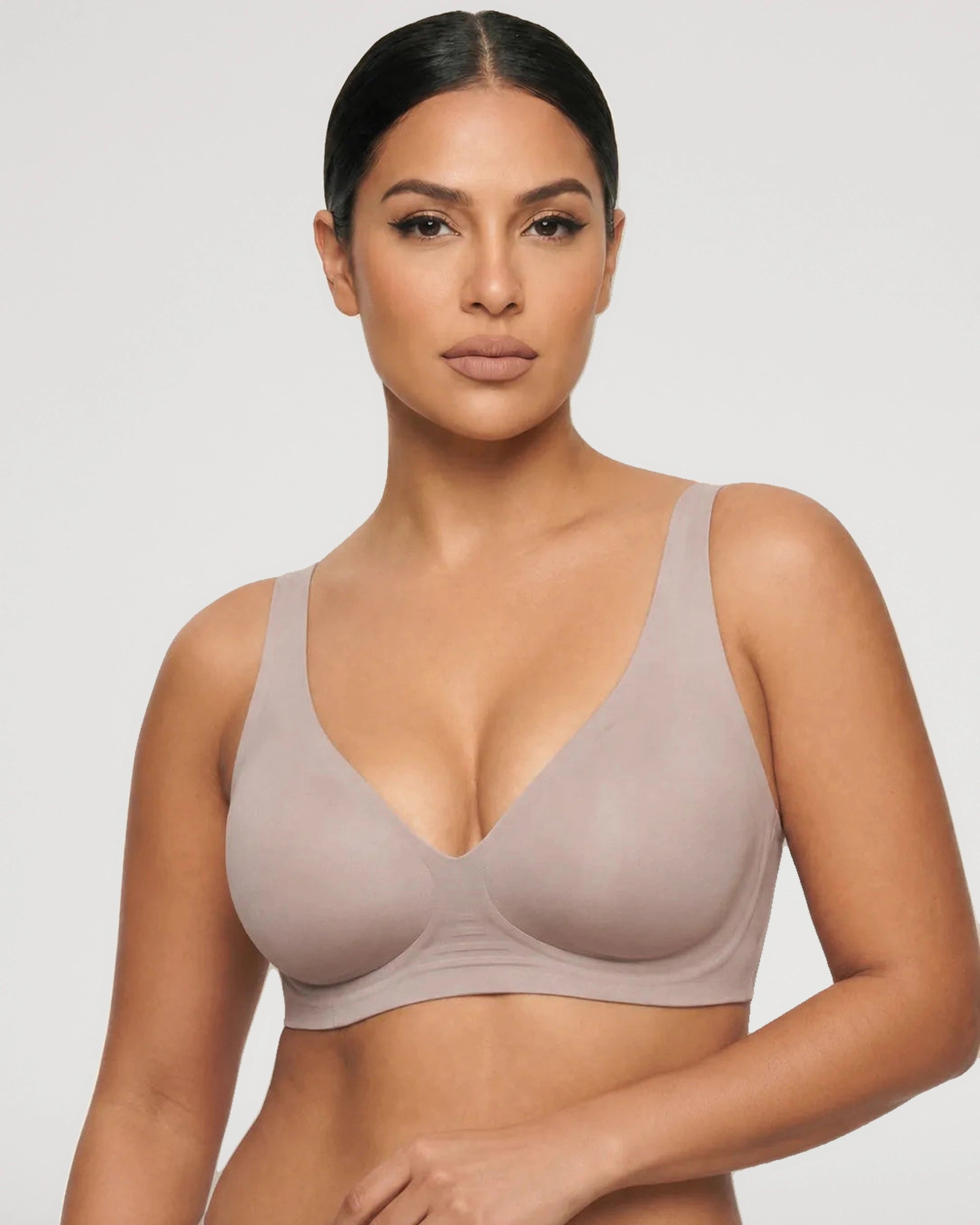 Studio fit image for the Seamless Wireless Plunge Push Up Jelly Bra | LilyCurve