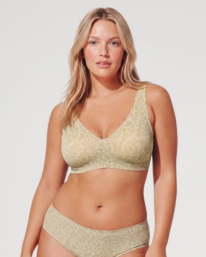 Back view with smooth everyday support | LilyCurve