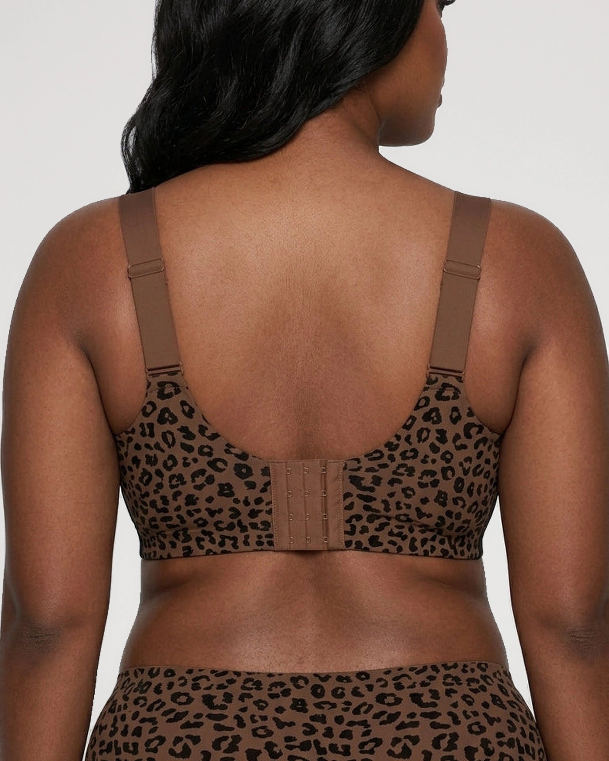 Back view with smooth everyday support | LilyCurve
