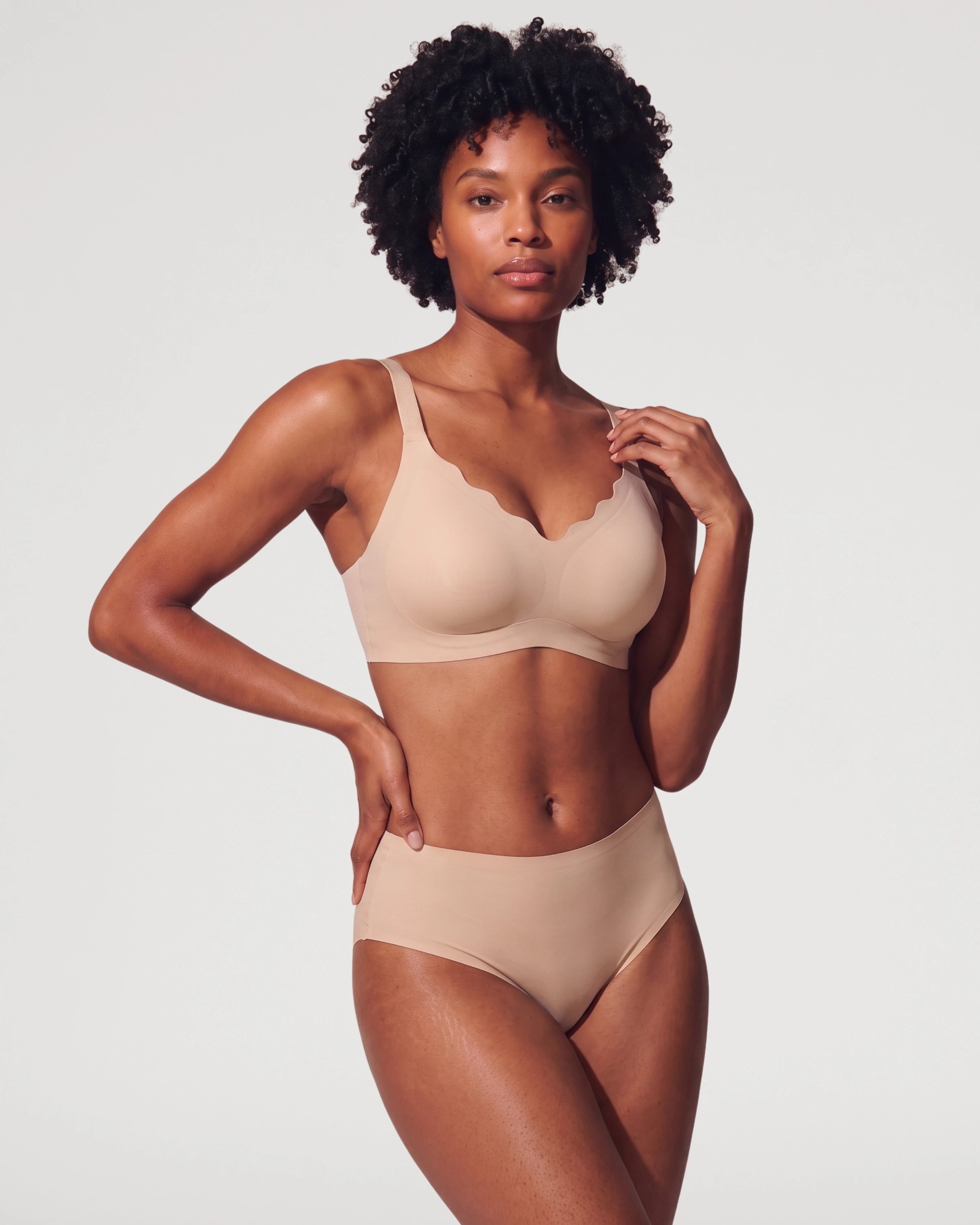 Soutien-gorge pigeonnant en gel, bords festonnés