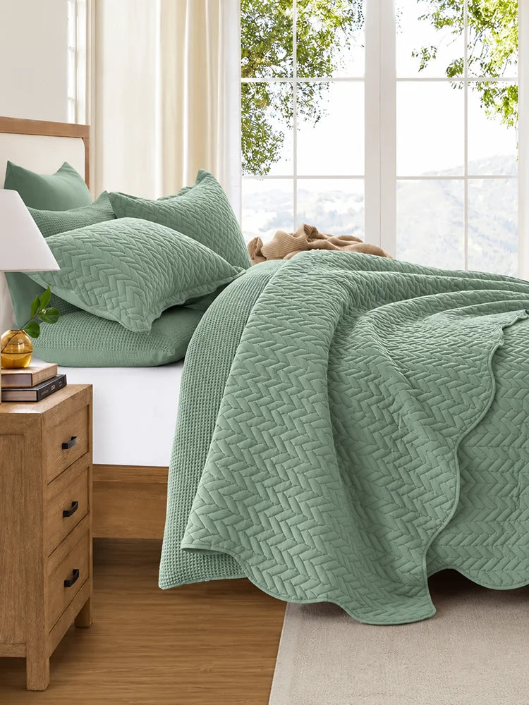 Lightweight Quilted Coverlet Bedspread Set