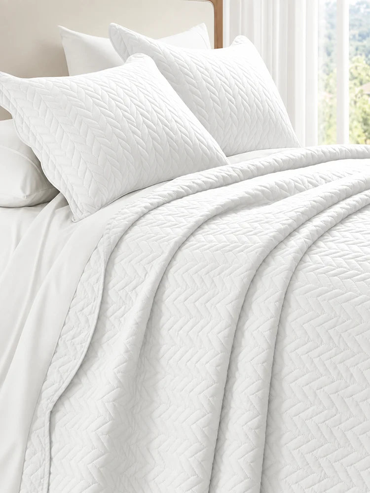 Lightweight Quilted Coverlet Bedspread Set