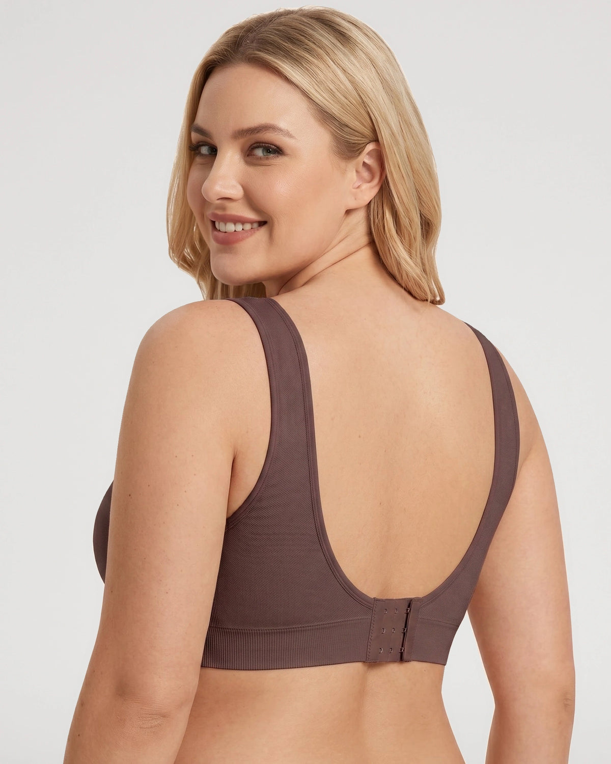 Close-up detail of the Comfort Wireless Full Coverage Push Up U Back Bra design | LilyCurve