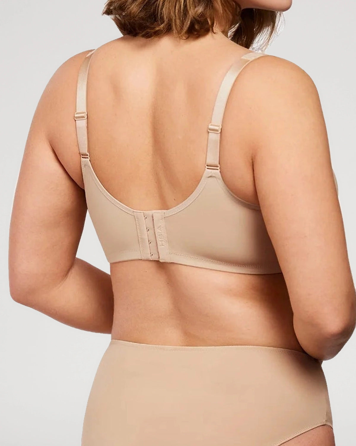 Studio fit image for the Full Coverage Unlined Minimizer Underwire Bra | LilyCurve