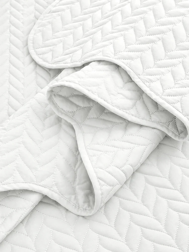 Lightweight Quilted Coverlet Bedspread Set