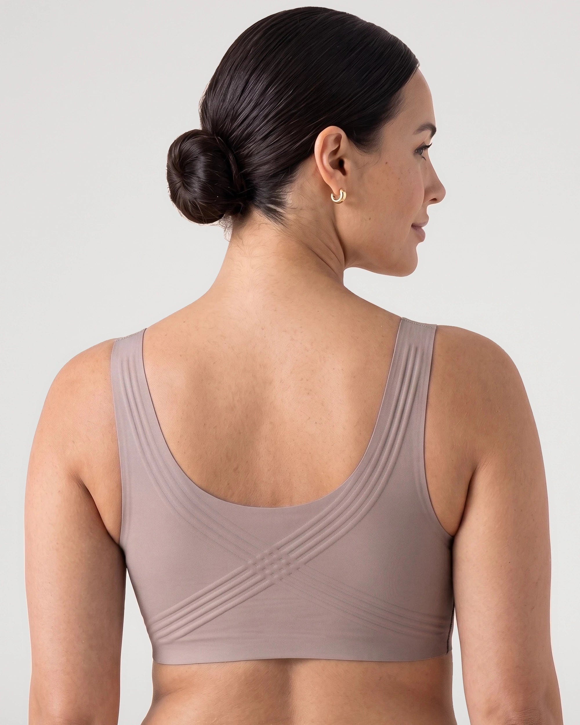 Back view with smooth everyday support | LilyCurve