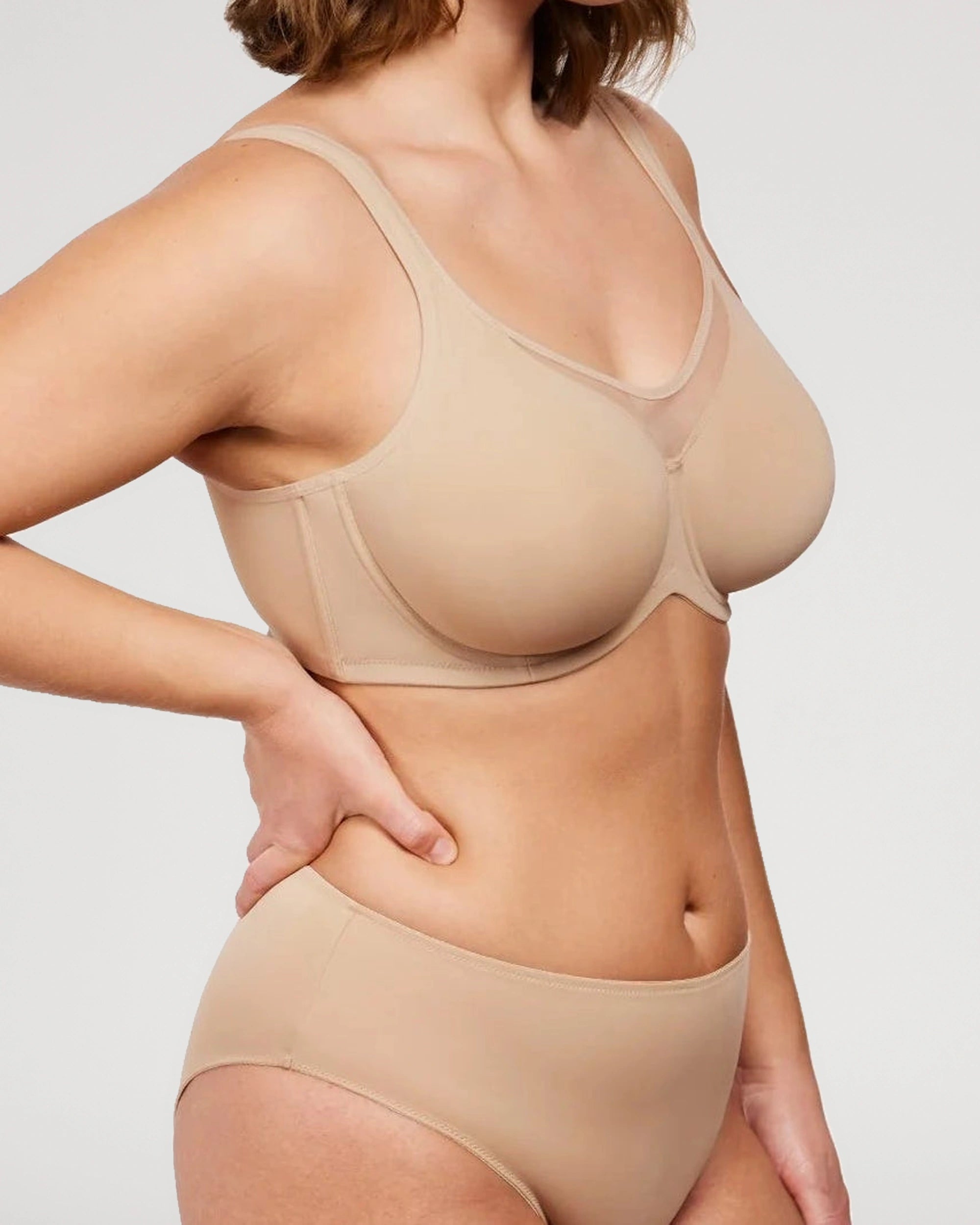 Model-style fit view of the Full Coverage Unlined Minimizer Underwire Bra | LilyCurve