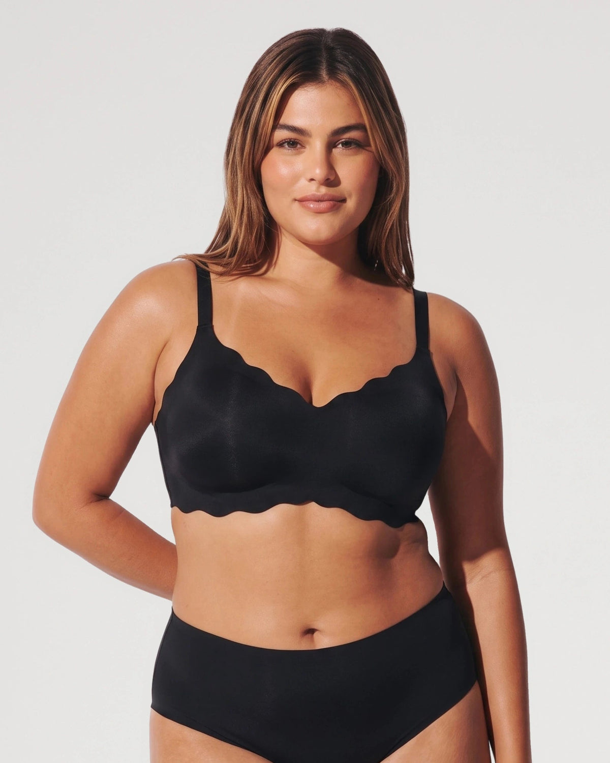 Close-up detail of the Seamless Scalloped Jelly Bra design | LilyCurve
