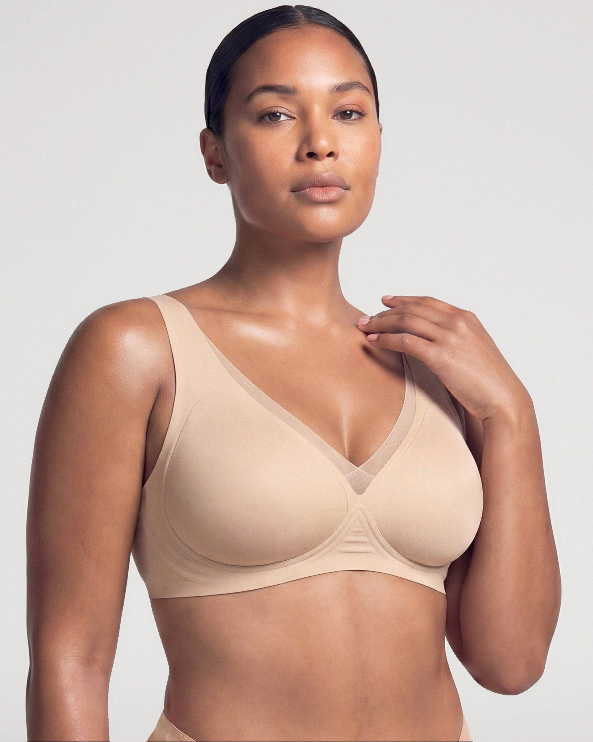 Front fit view of the Plunge Mesh Wireless Jelly Seamless Push Up Bra | LilyCurve