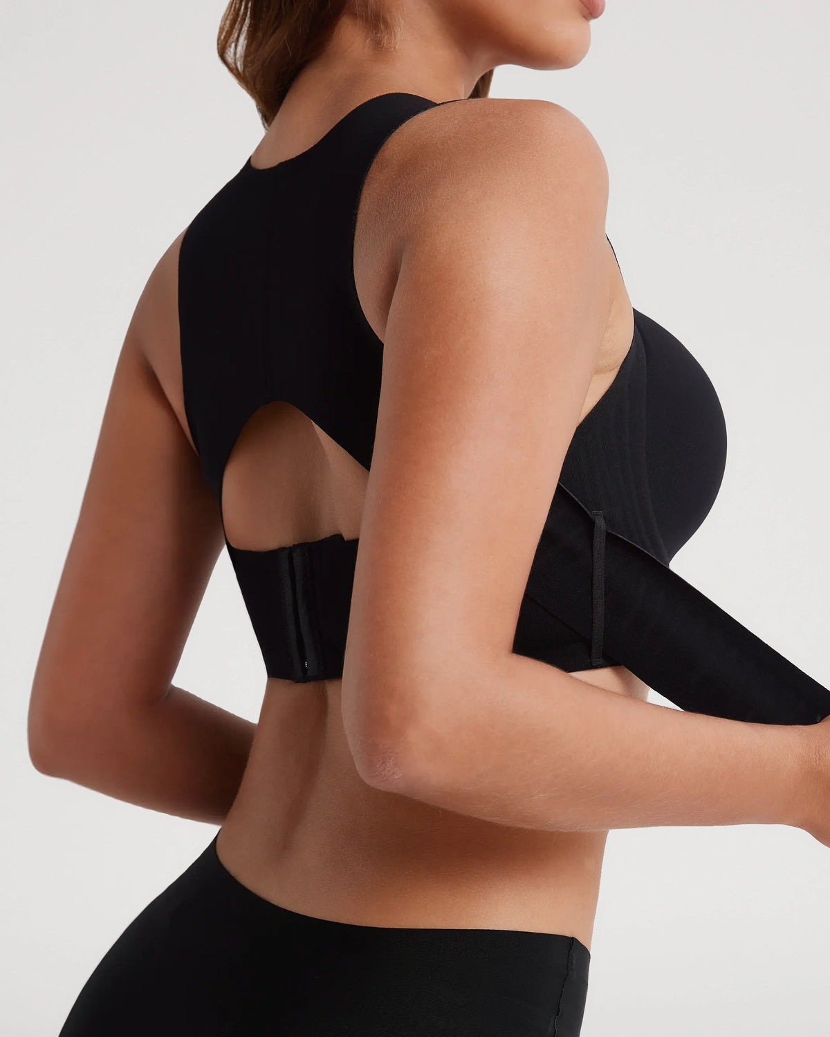 Fabric and finish detail on the Seamless Front Closure Wireless Posture Bra | LilyCurve