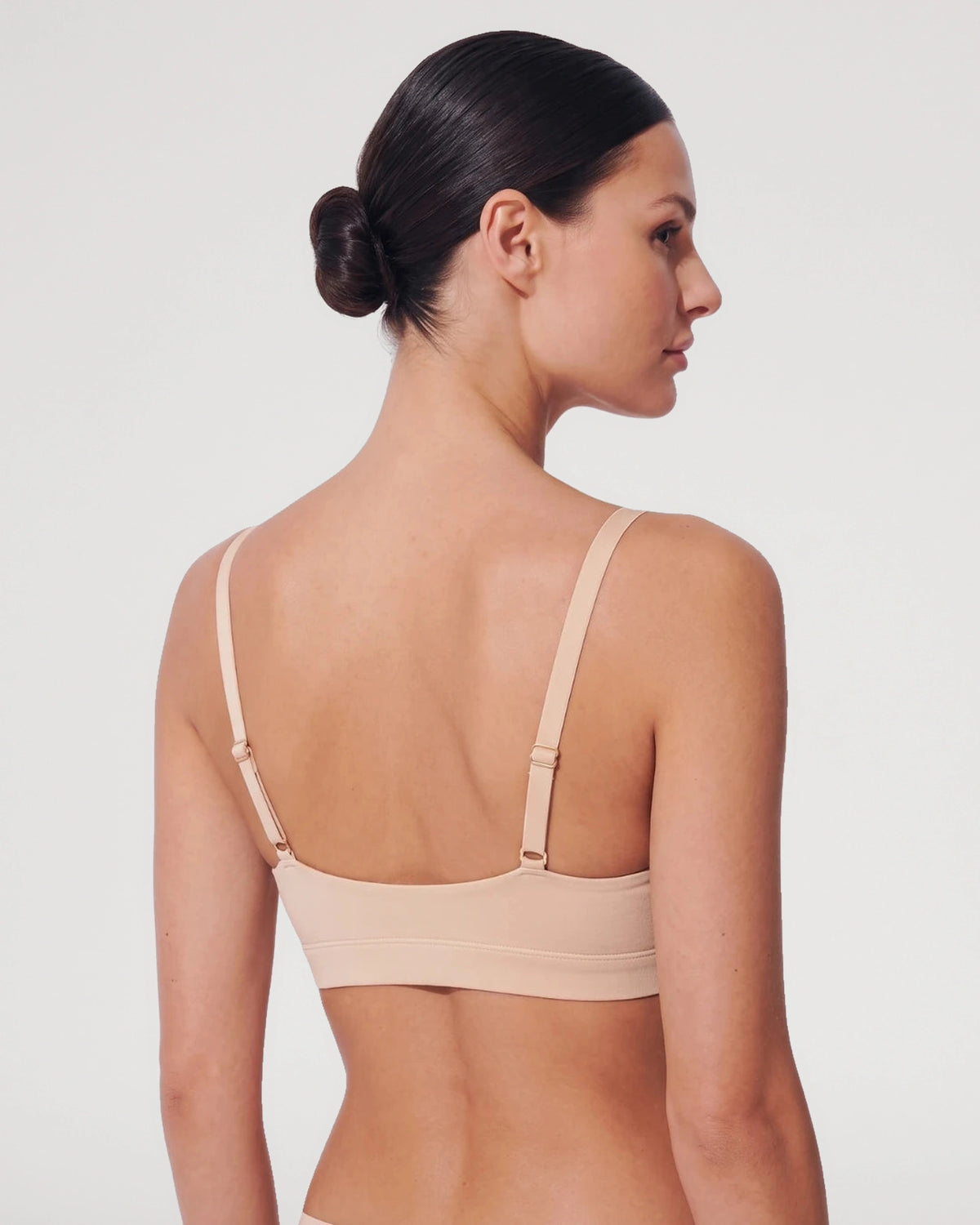 Close-up detail of the Everyday Wireless Plunge Bralette Padded design | LilyCurve