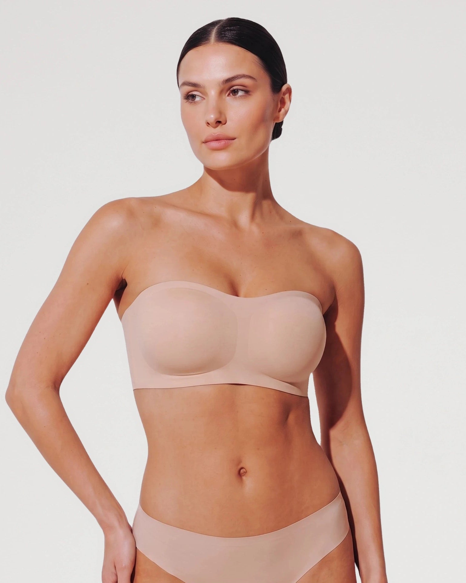 Fabric and finish detail on the Seamless Strapless Bra Wireless Anti Slip Push Up Jelly Bra | LilyCurve