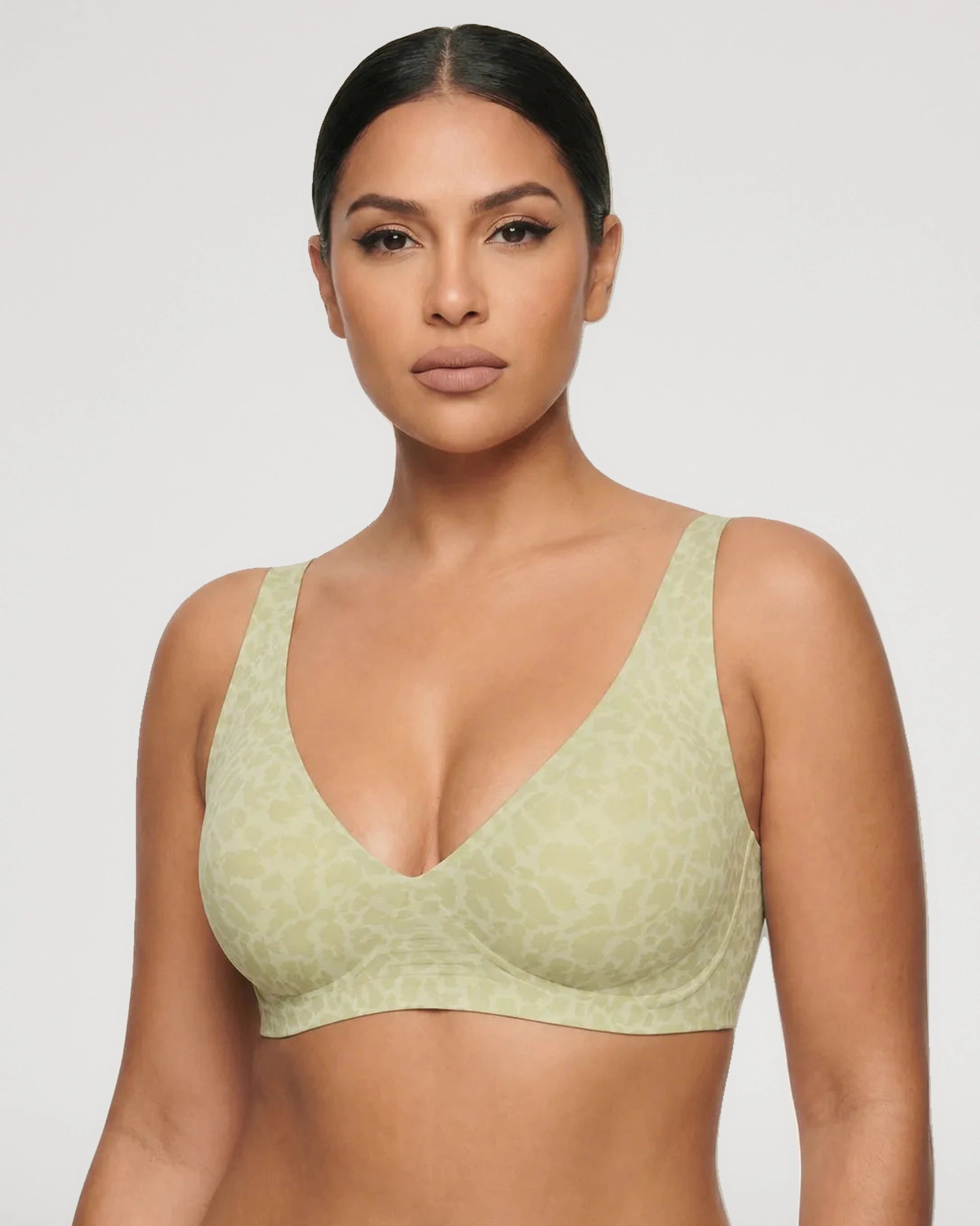 Soft contour view of the Seamless Wireless Plunge Push Up Jelly Bra | LilyCurve
