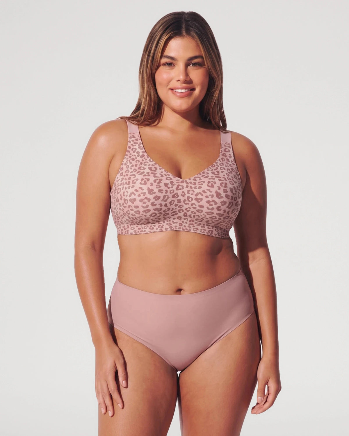 Model-style fit view of the Comfortable Wireless Full Coverage Jelly Smoothing Bra | LilyCurve